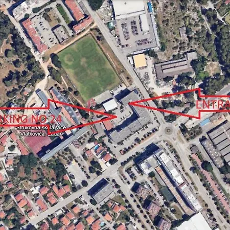 Mira With Parking アパート ザダル